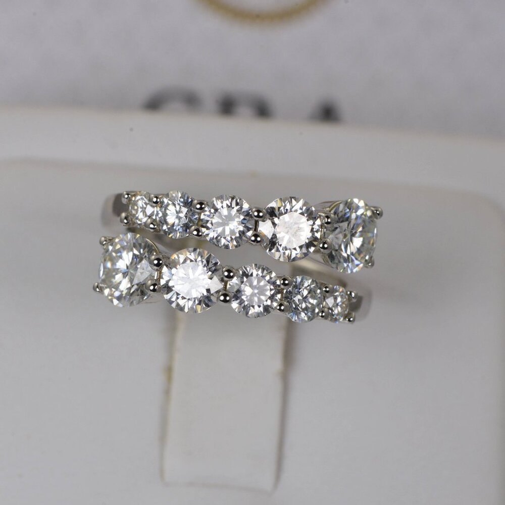 Elegant Silver Women's Ring - Picture 2 of 8